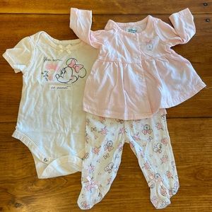 Minnie layette set. 0-3 months.